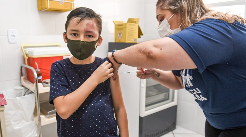 A vacinação de crianças está ocorrendo na UBS Centro