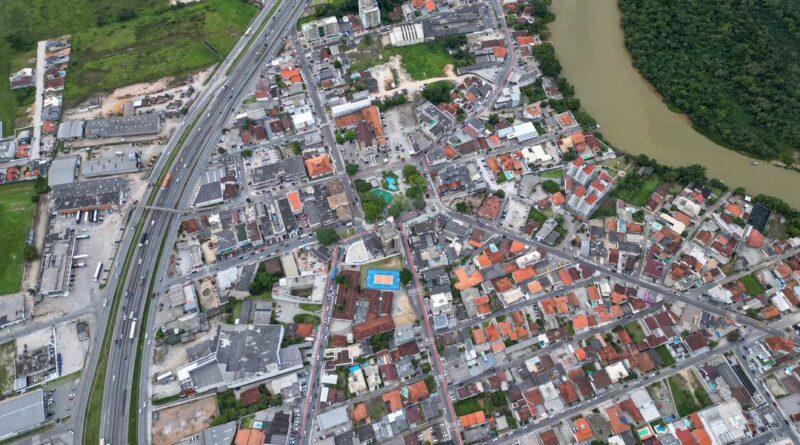 Imagem aérea- região central de Biguaçu