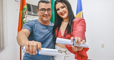 Arquimedes Ritta Pinto e Lara Lemos Pinto, formandos Qualifica Biguaçu